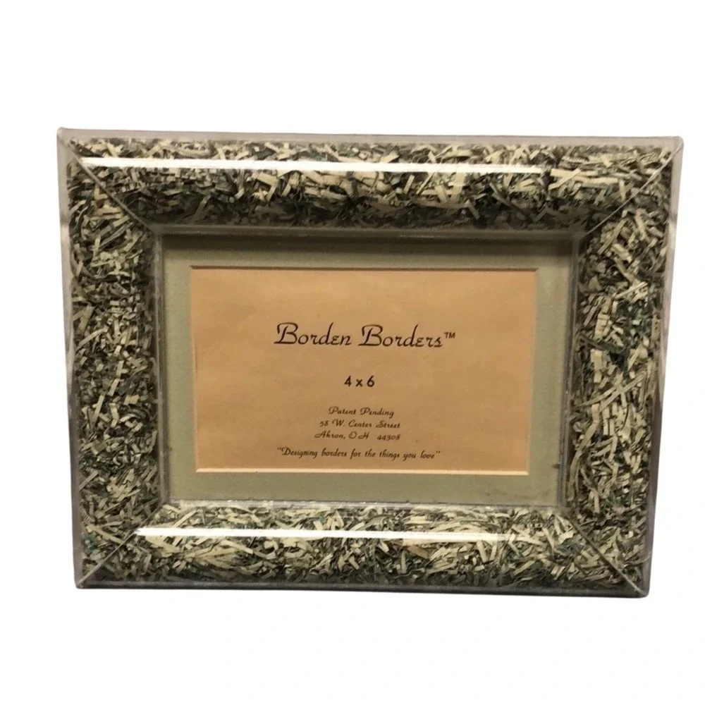 NEW Borden borders 4 x 6 picture frame filled with $$‎ money 4